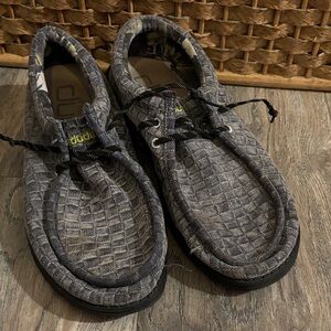 Hey Dude Men's Textured Gray Loafers